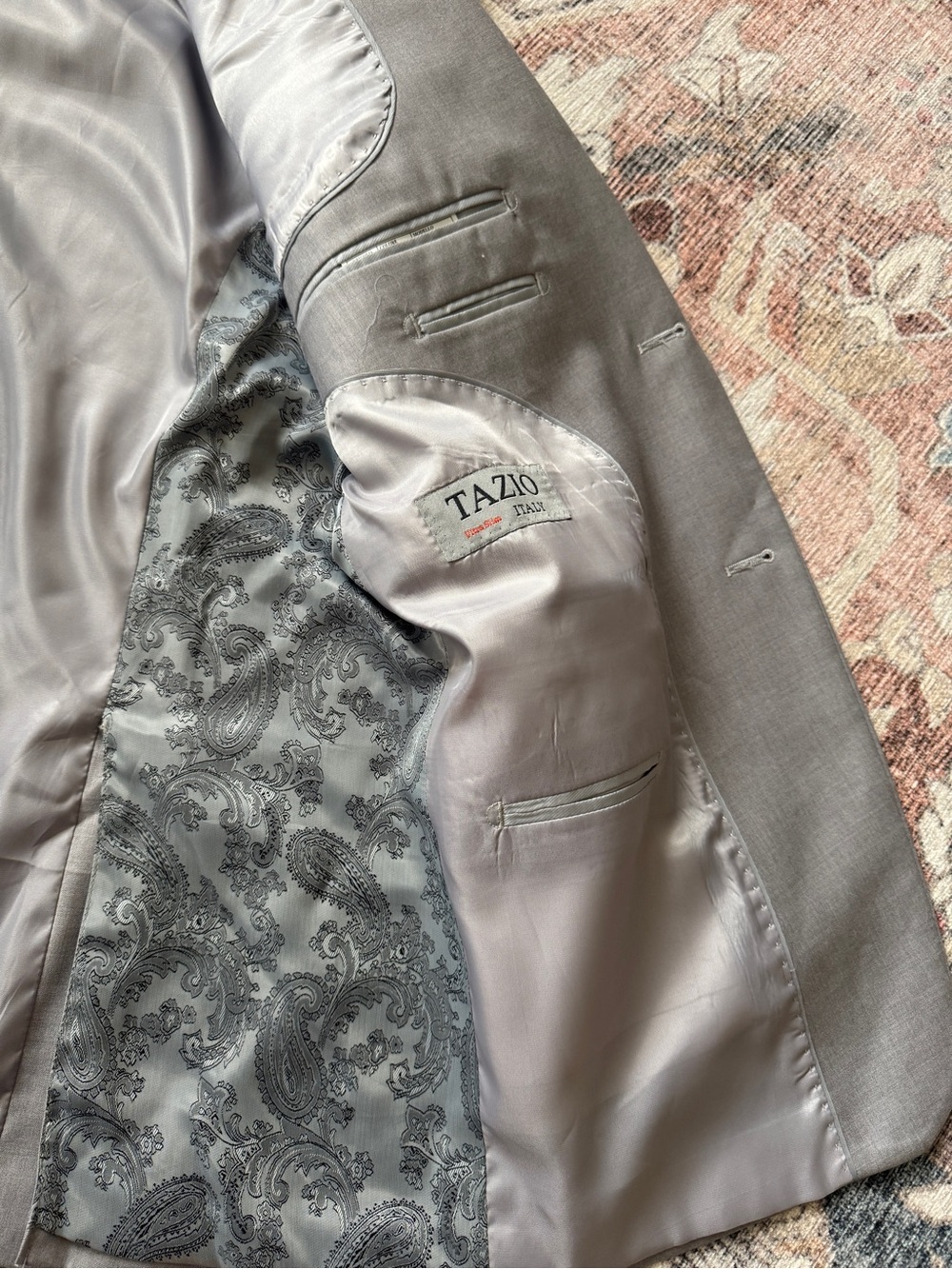 LIKE NEW Men’s 2 Piece Italian Light Gray Suit -